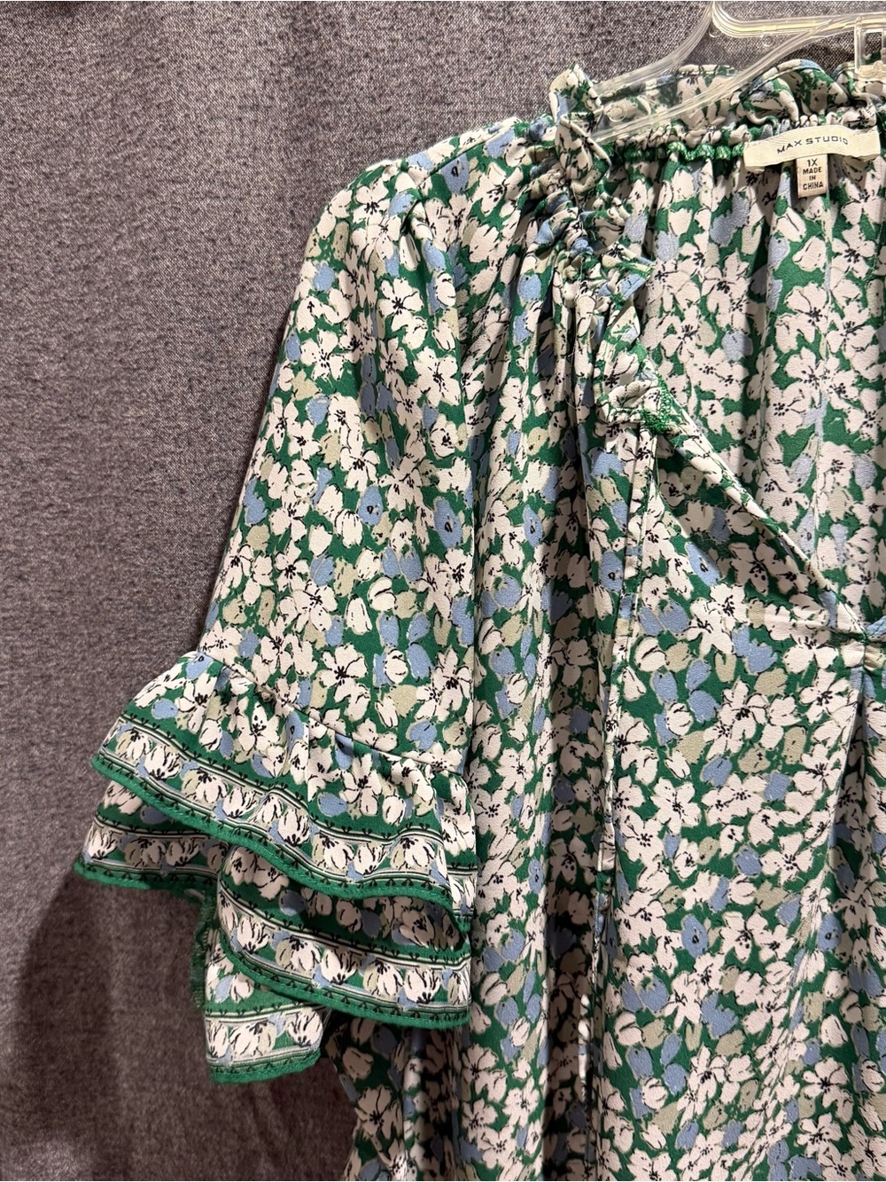 Max Studio Womens Plus 1X Green Floral Smocked Neck Blouse Short Sleeve Shirt - Picture 5 of 13